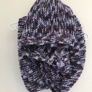 Hooded Lululemon knitted scarf